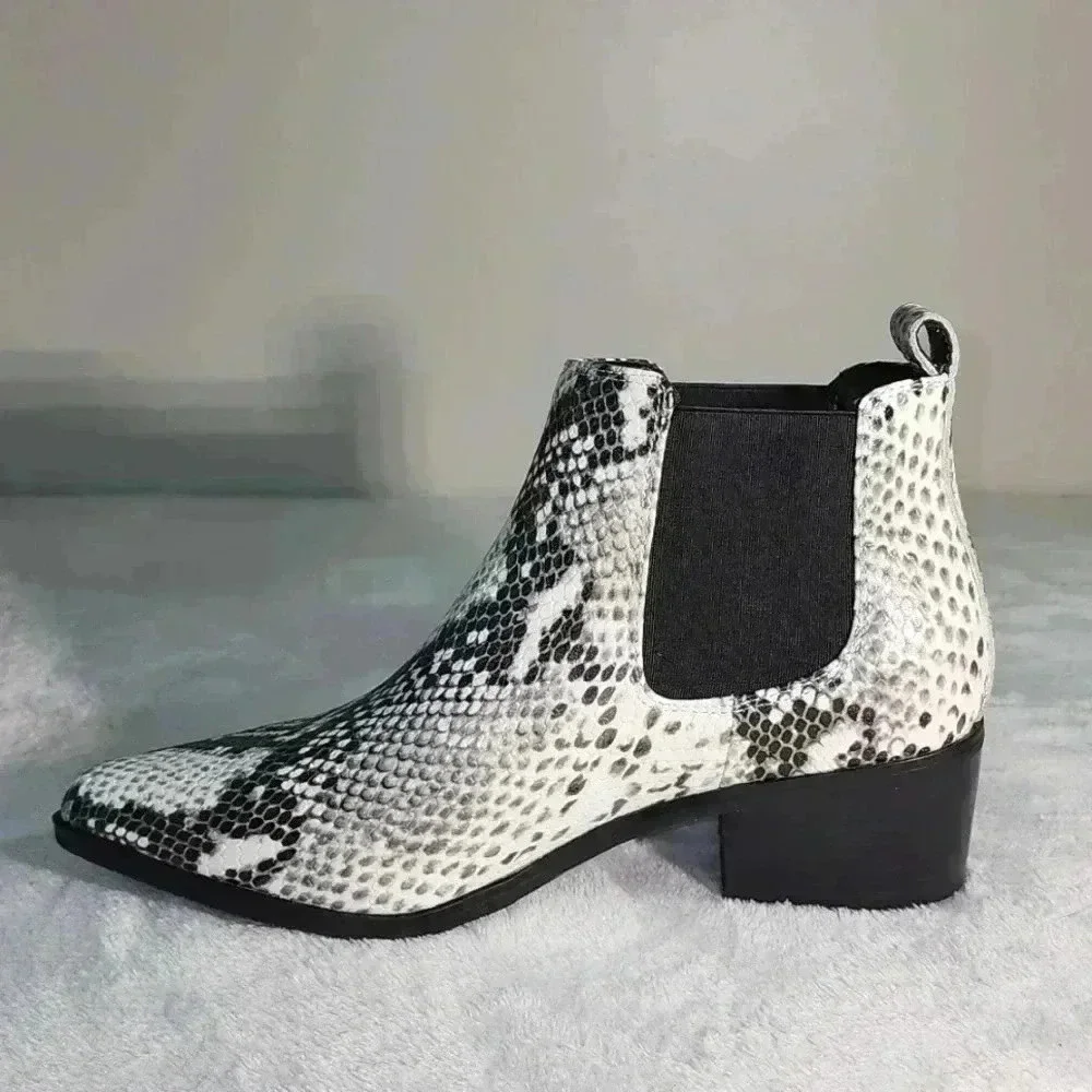BLONDO Snakeskin white and black booties NWOB